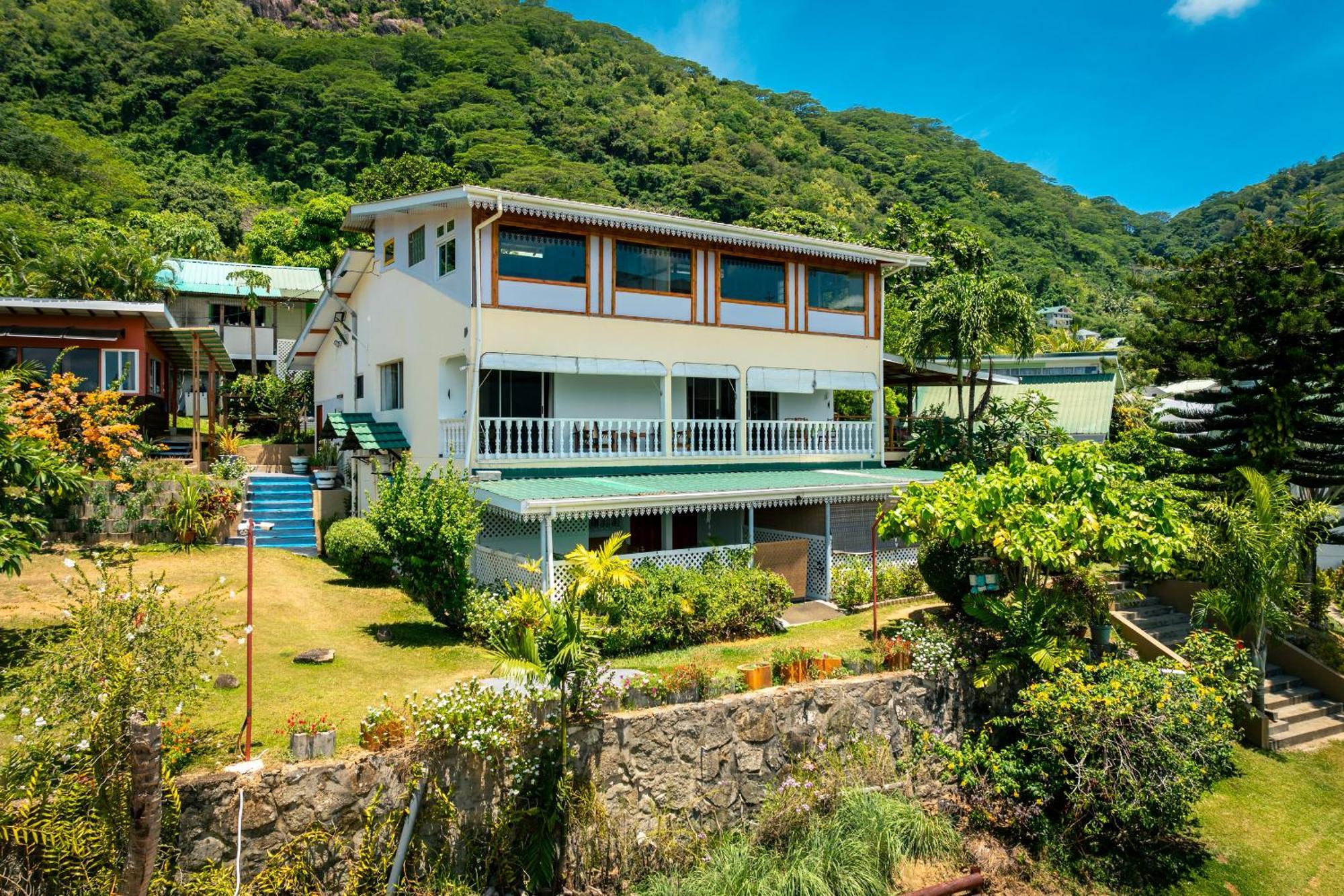 Lemongrass Lodge *