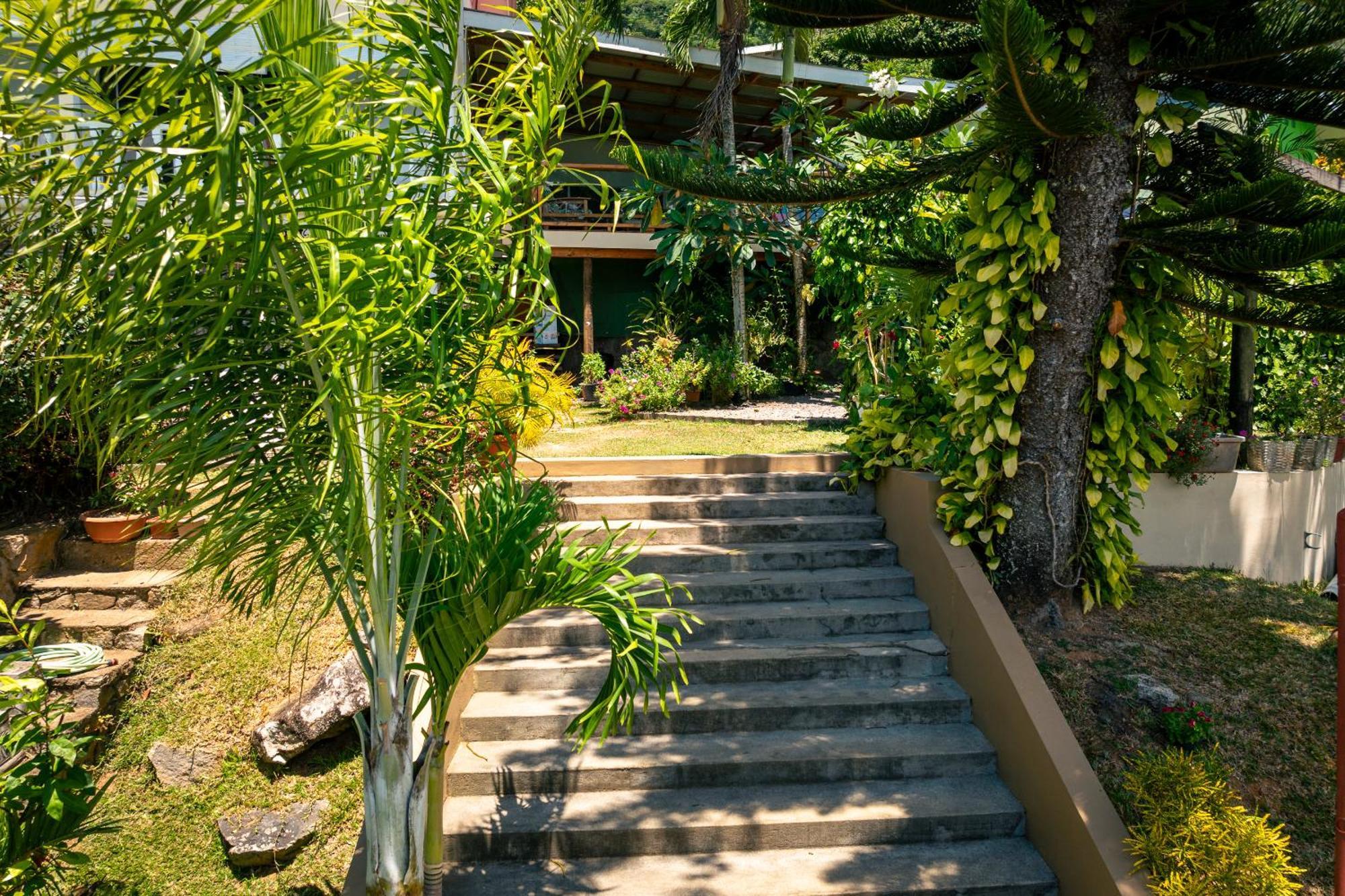 Lemongrass Lodge