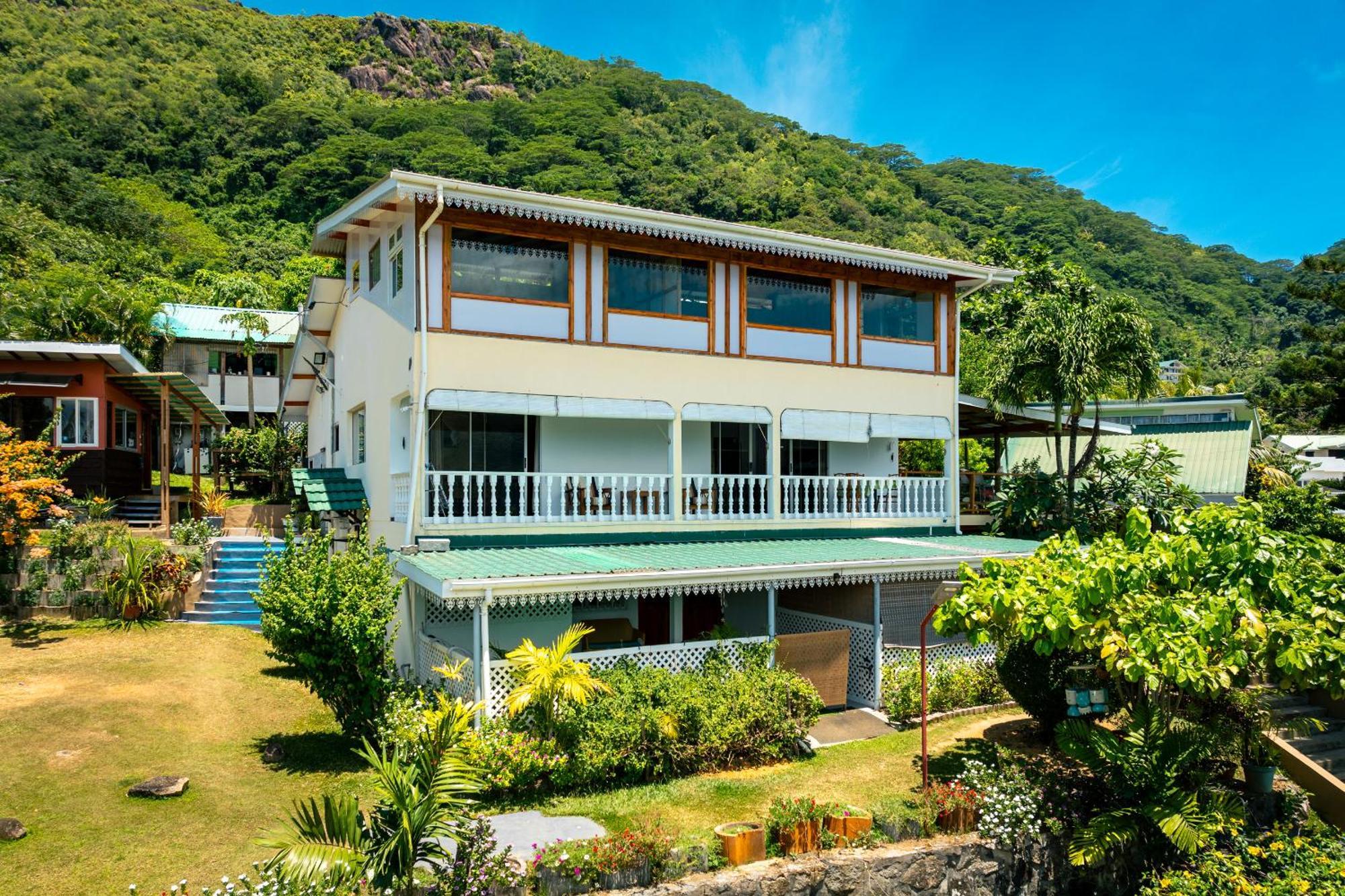 Lemongrass Lodge *