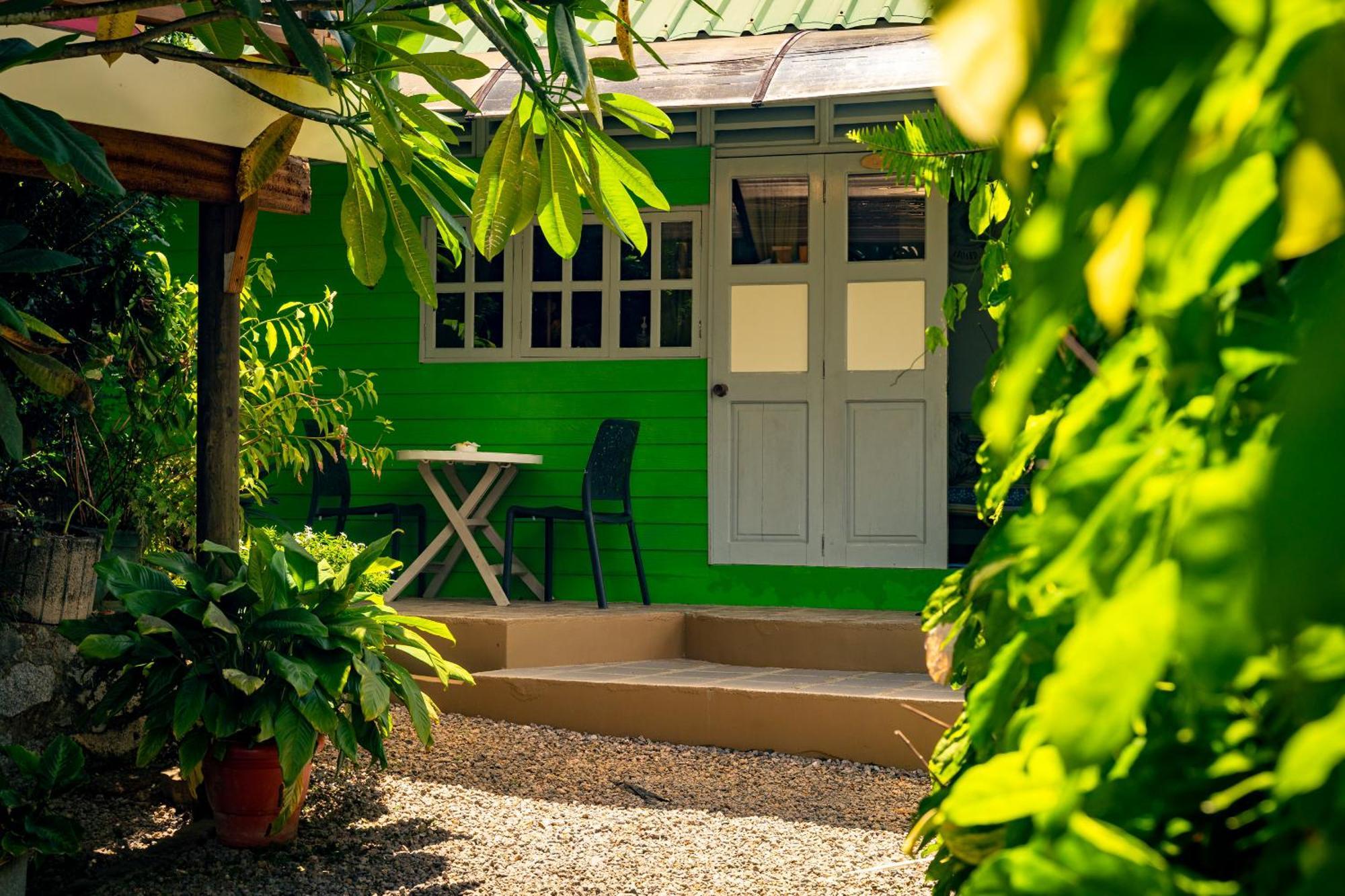 Lodge Lemongrass