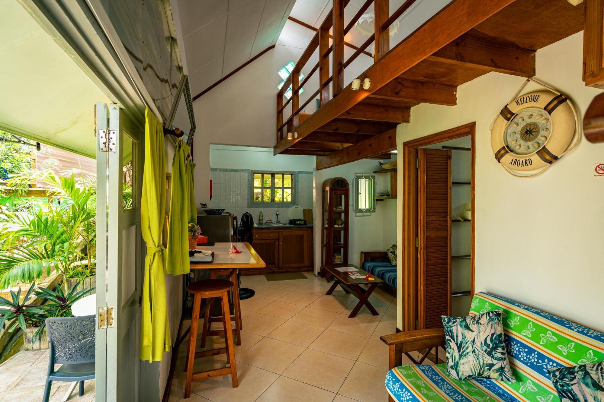 Lemongrass * Beau Vallon (Mahe)